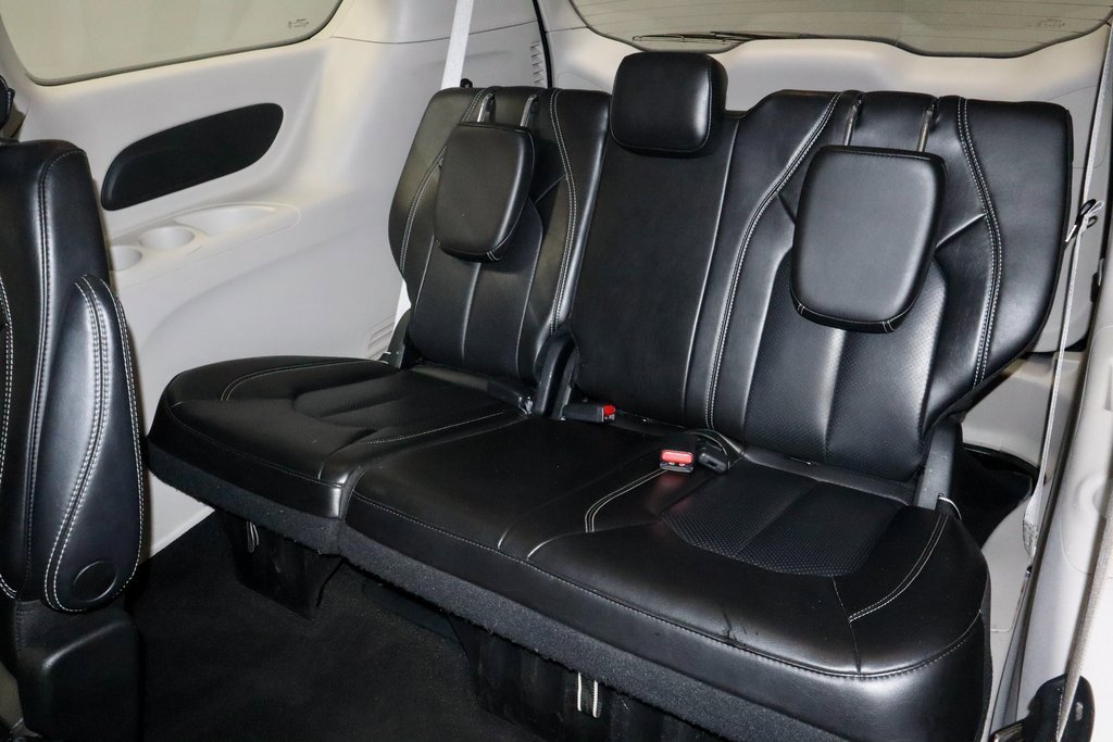 Used 2023 Chrysler Pacifica Touring-L image 23