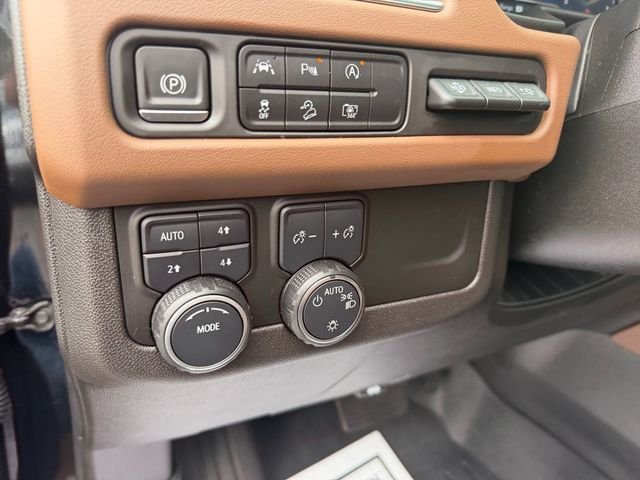 Used 2023 Chevrolet Tahoe High Country w/ Premium Package 2 AWD/4WD image 17