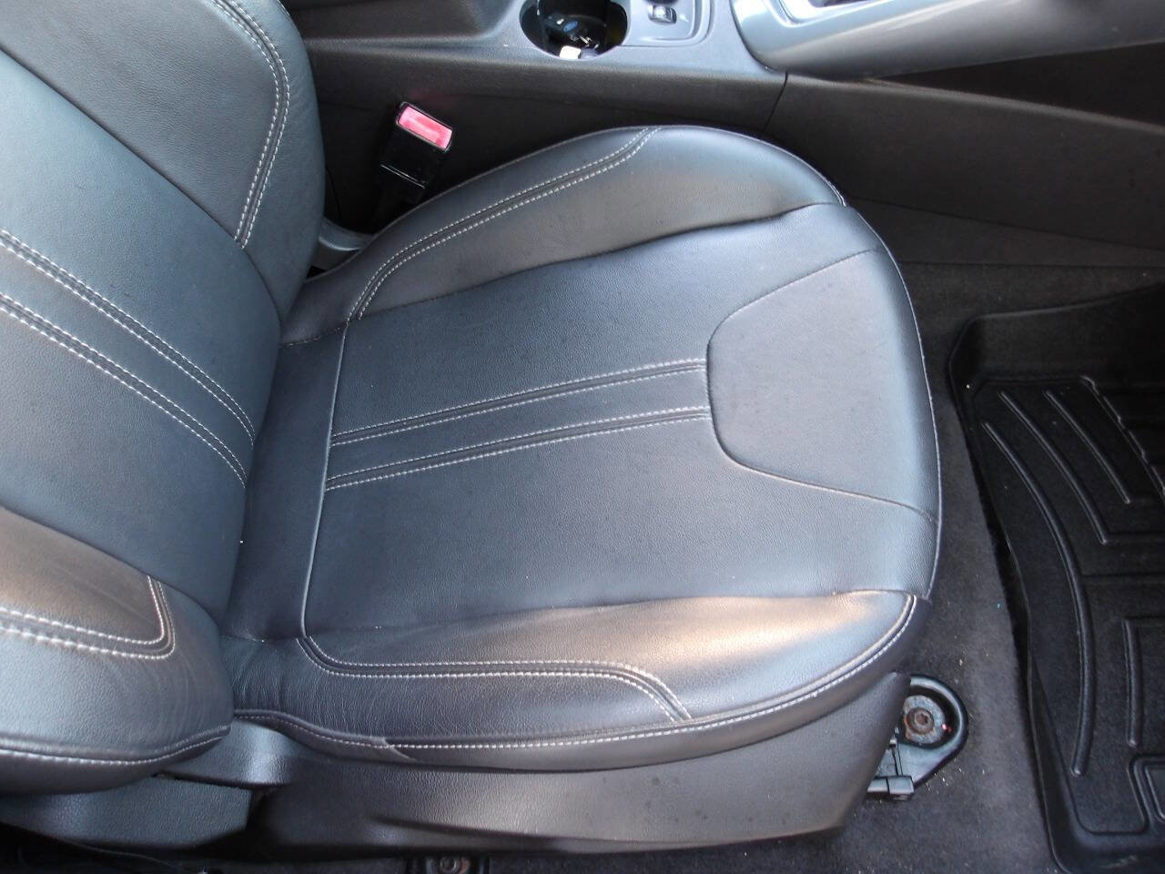 Used 2012 Ford Focus Titanium FWD image 22