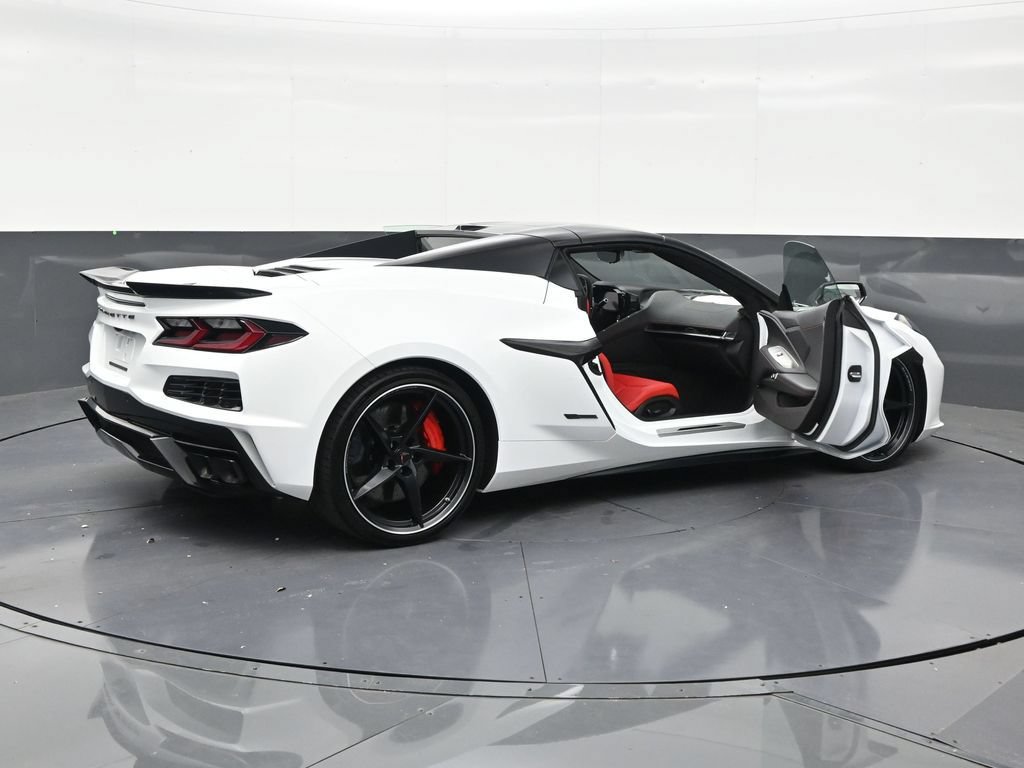 Used 2025 Chevrolet Corvette E-Ray AWD/4WD image 28