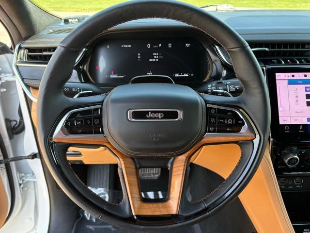 Used 2025 Jeep Grand Cherokee Summit AWD/4WD image 19