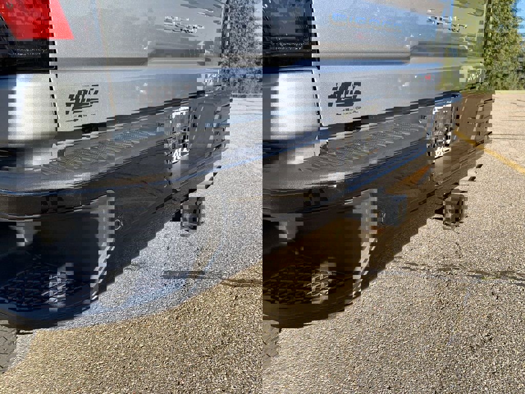 Used 2024 GMC Sierra 2500 AT4X AWD/4WD image 7