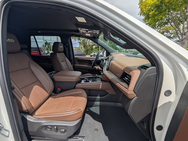 Used 2025 Chevrolet Tahoe High Country image 17