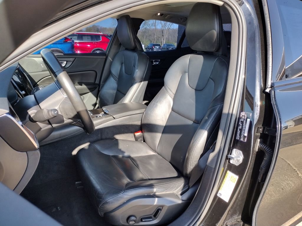 Used 2022 Volvo S60 T8 R-Design Expression AWD/4WD image 2