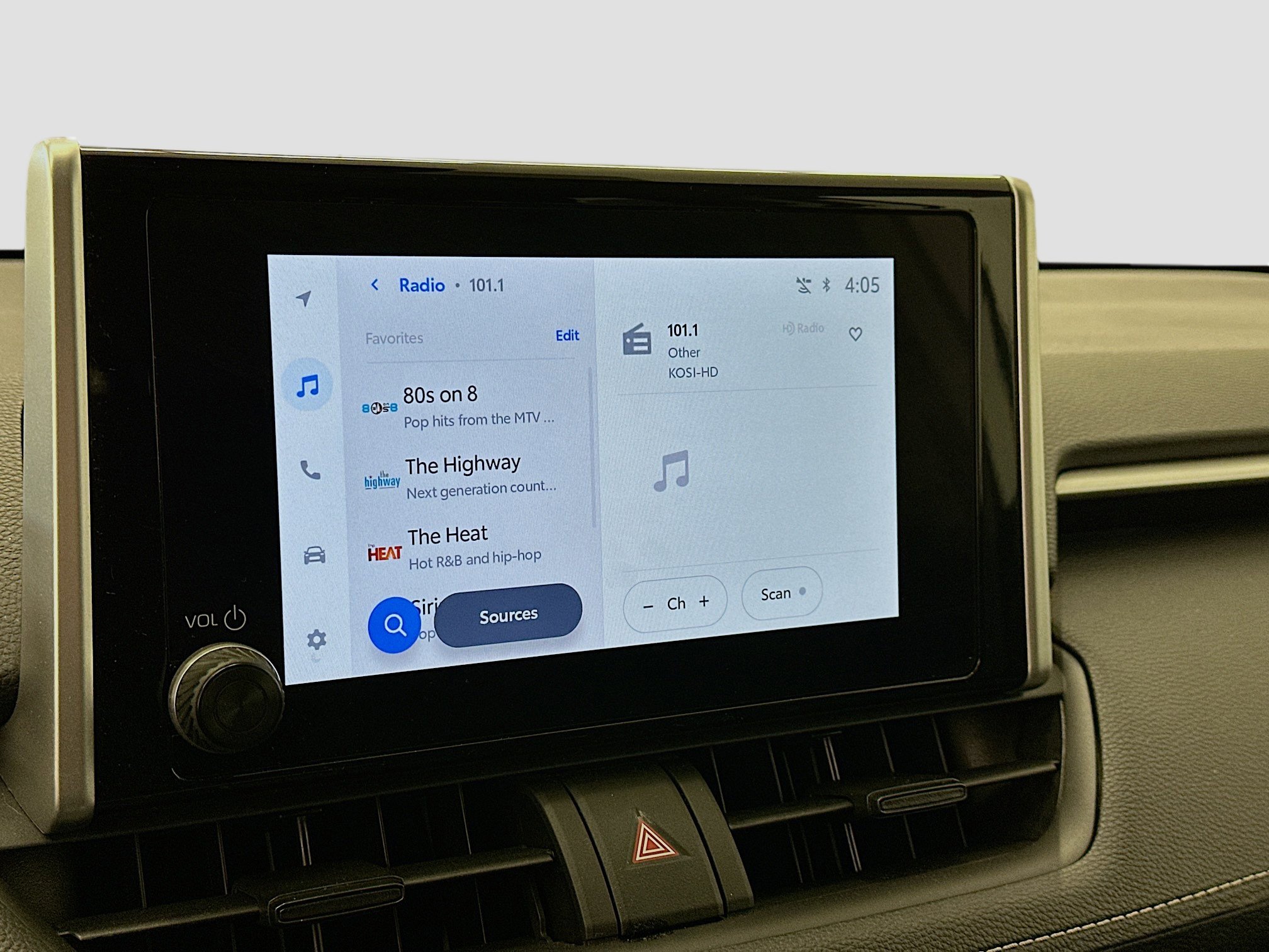 Used 2025 Toyota RAV4 LE image 21