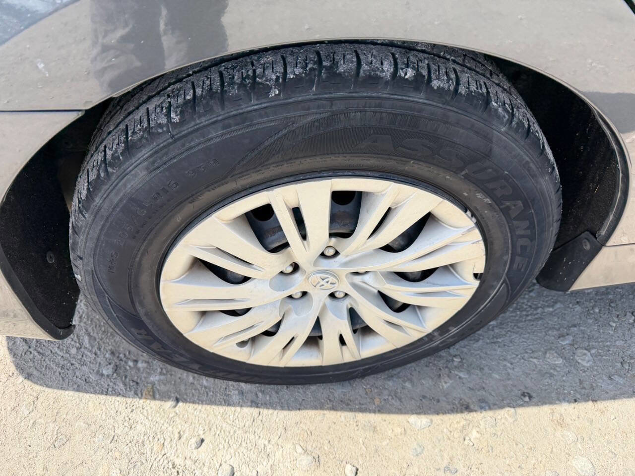 Used 2012 Toyota Camry LE image 11