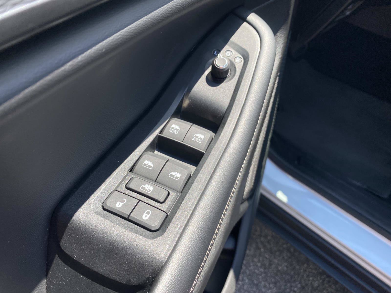 Used 2025 Jeep Grand Cherokee Laredo RWD image 21