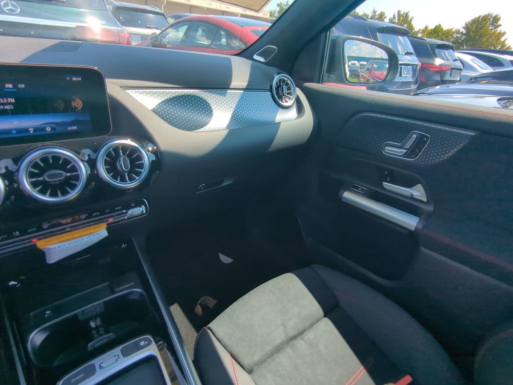 Used 2025 Mercedes-Benz GLA 250 image 4