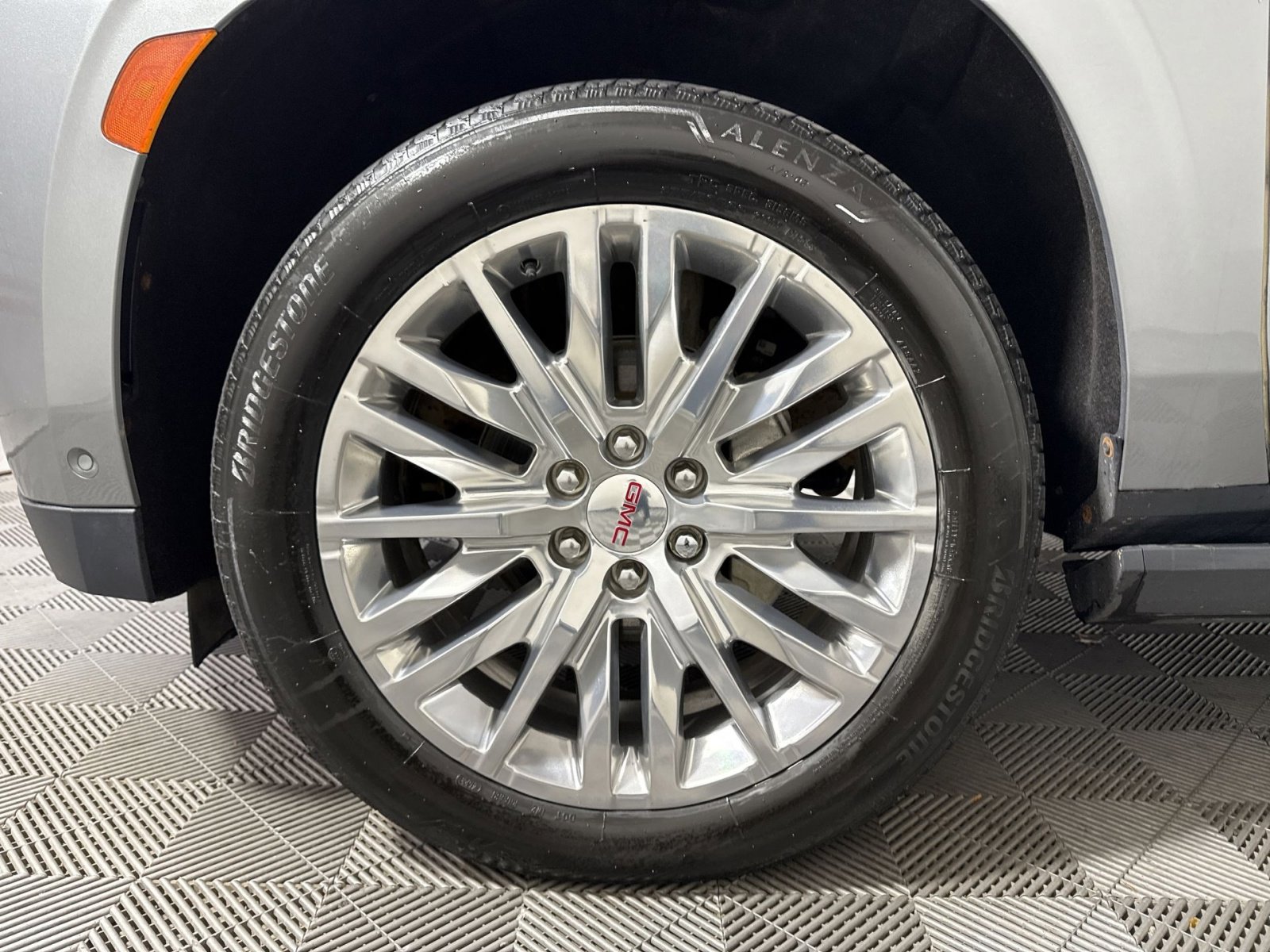 Used 2024 GMC Yukon Denali w/ Advanced Technology Package image 12