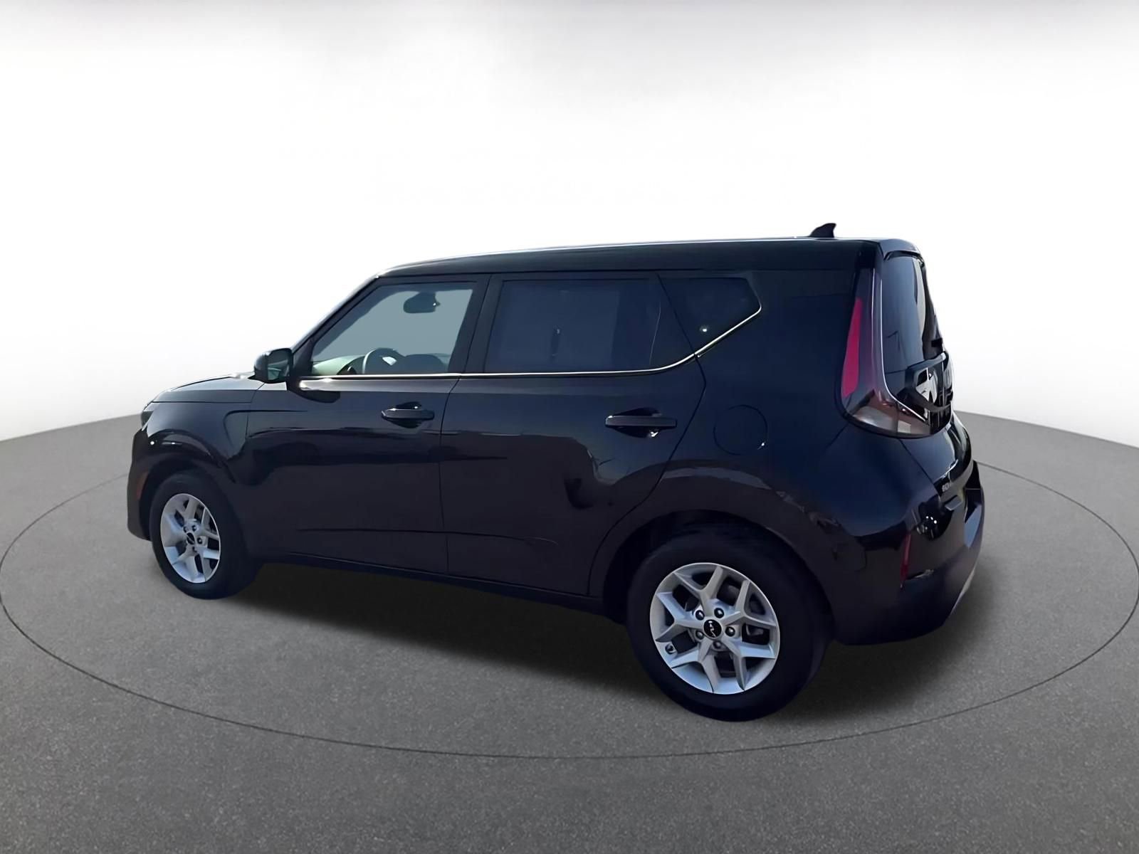 Used 2025 Kia Soul LX w/ LX Technology Package image 10