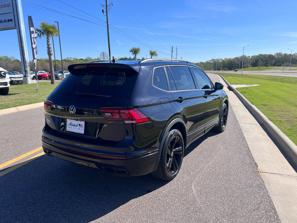 Used 2023 Volkswagen Tiguan SE R-Line image 4