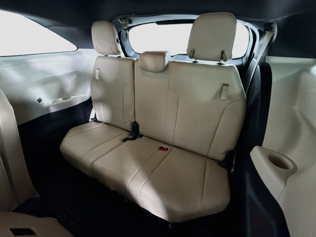 Used 2021 Toyota Sienna XLE FWD image 23