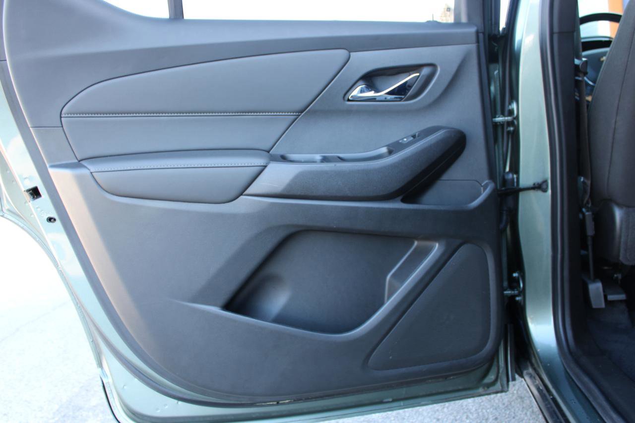 Used 2022 Chevrolet Traverse LT image 38