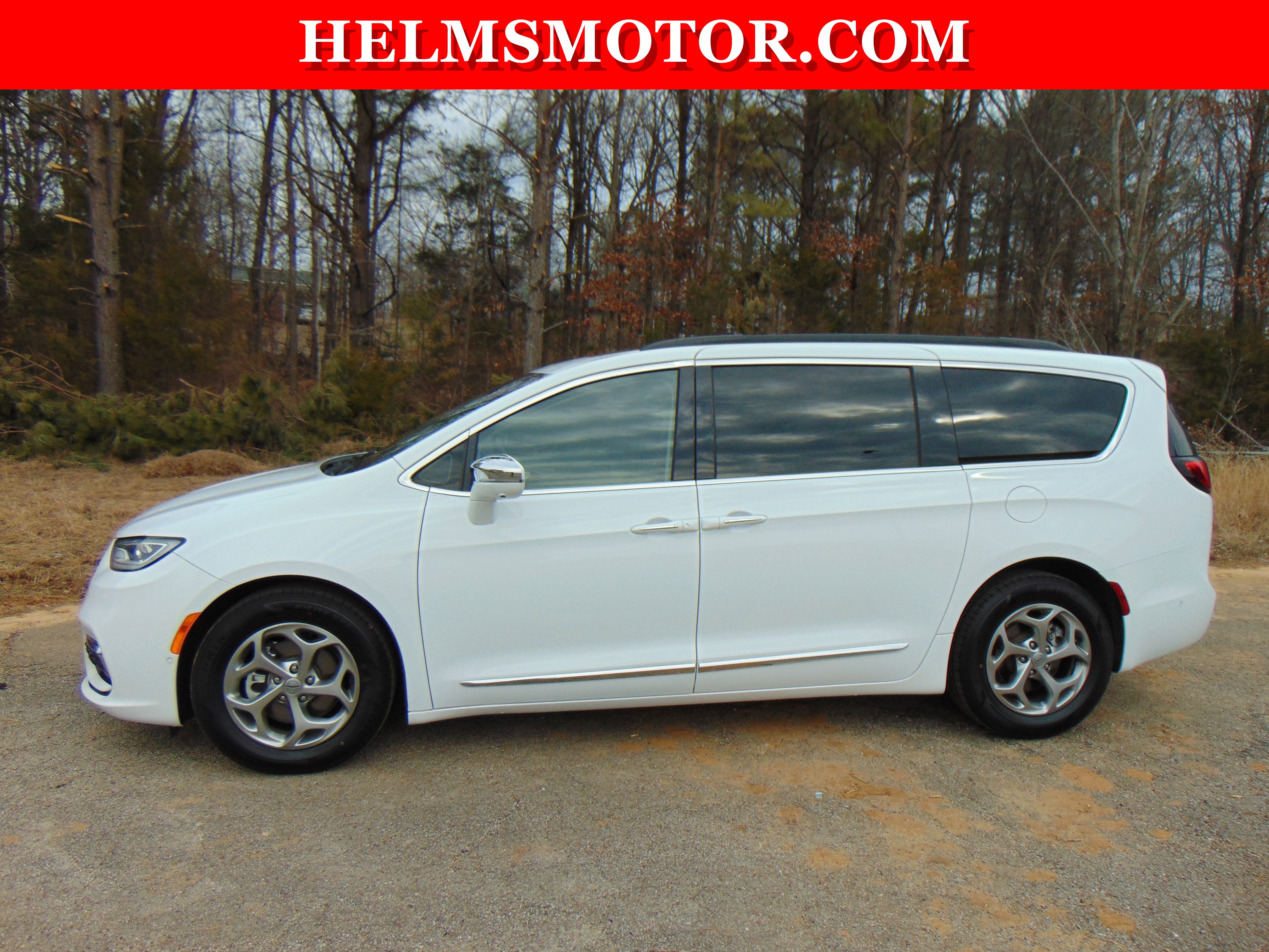 Certified 2022 Chrysler Pacifica Limited w/ Uconnect Theater Family Group image 2