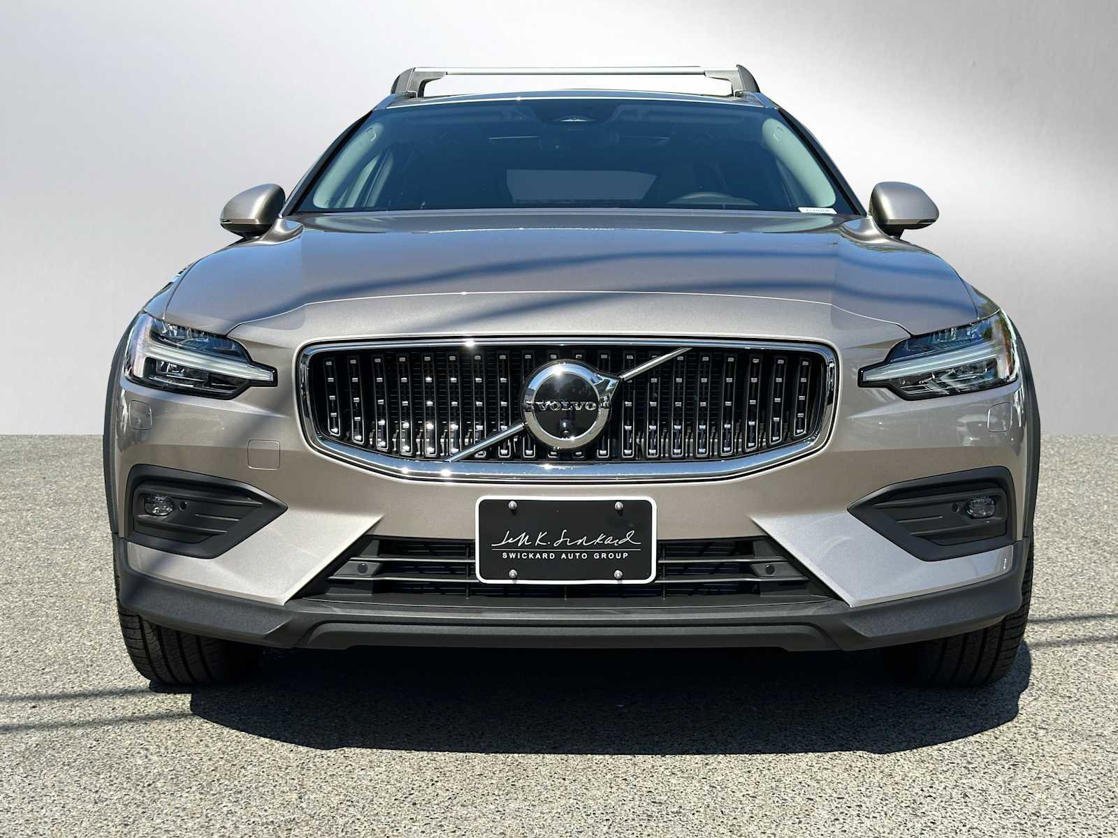 New 2026 Volvo V60 B5 Cross Country Plus w/ Climate Package image 8