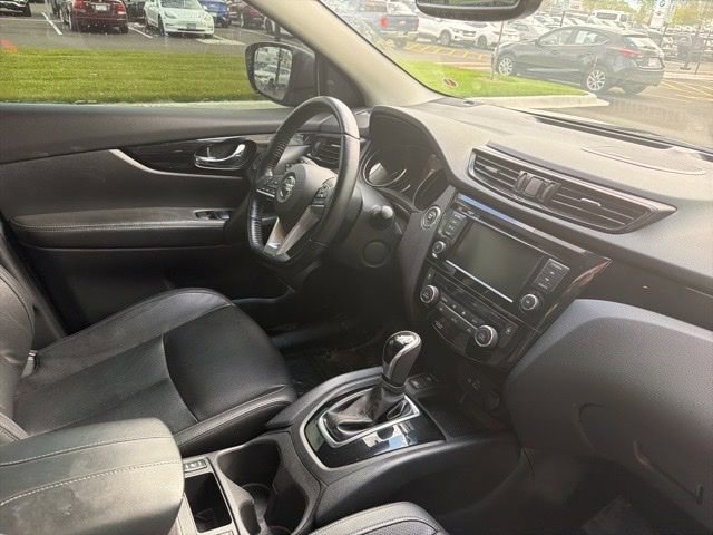 Used 2021 Nissan Rogue Sport SL w/ Premium Package AWD/4WD image 3