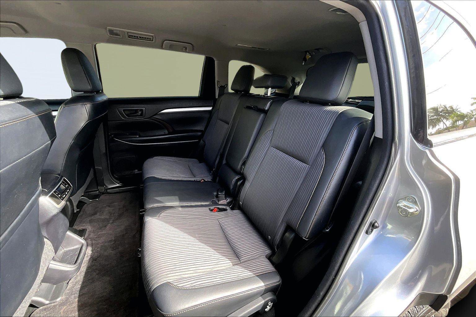 Used 2015 Toyota Highlander Plus FWD image 21