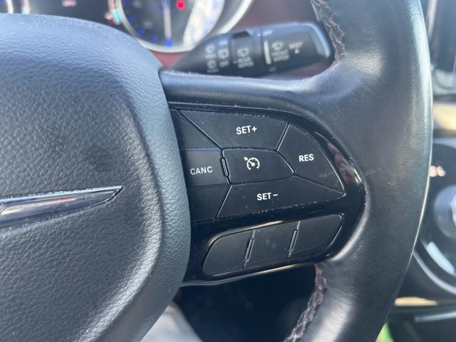 Used 2020 Chrysler Pacifica Touring-L image 17