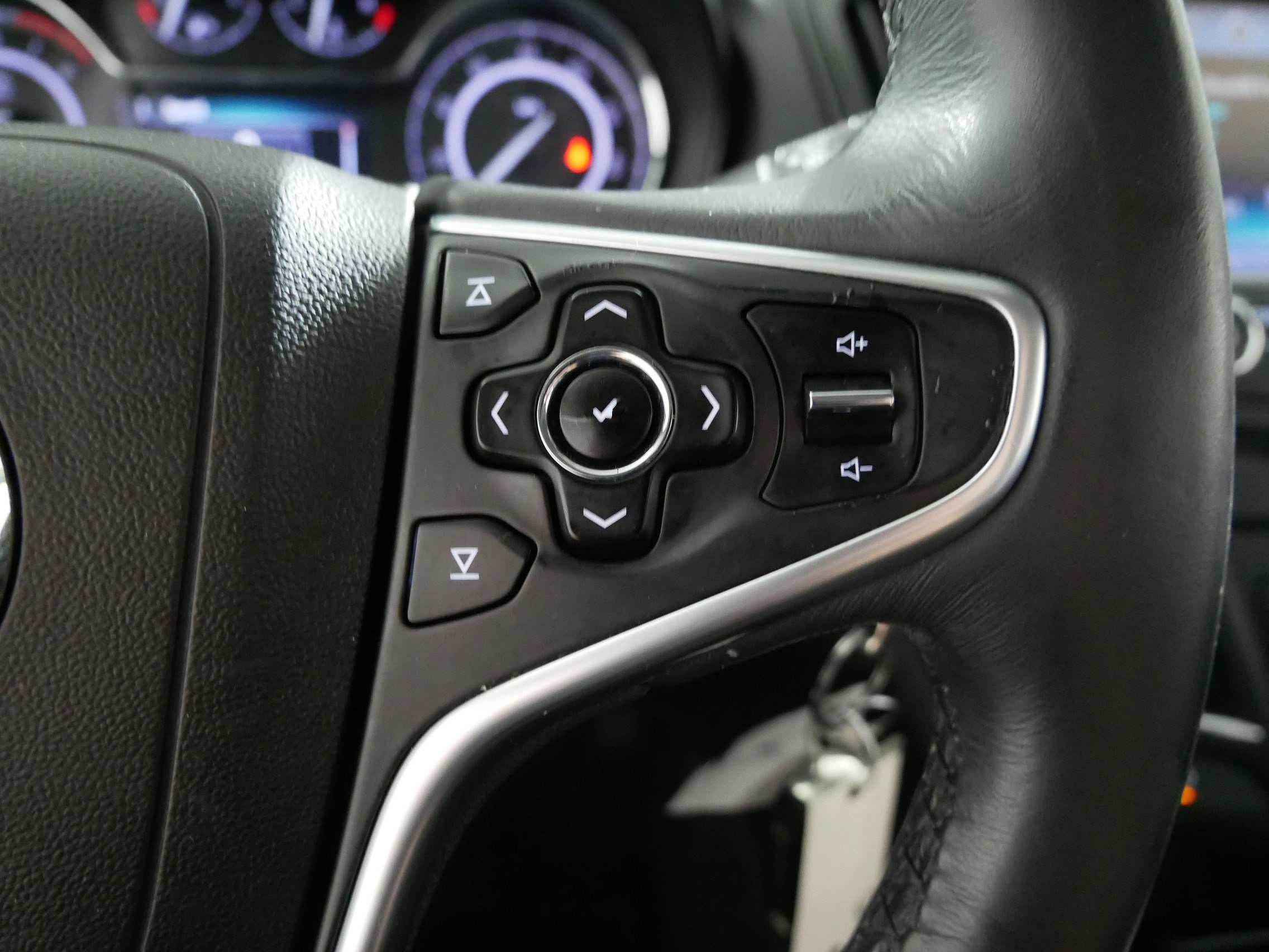 Used 2016 Buick Regal Sport Touring image 28