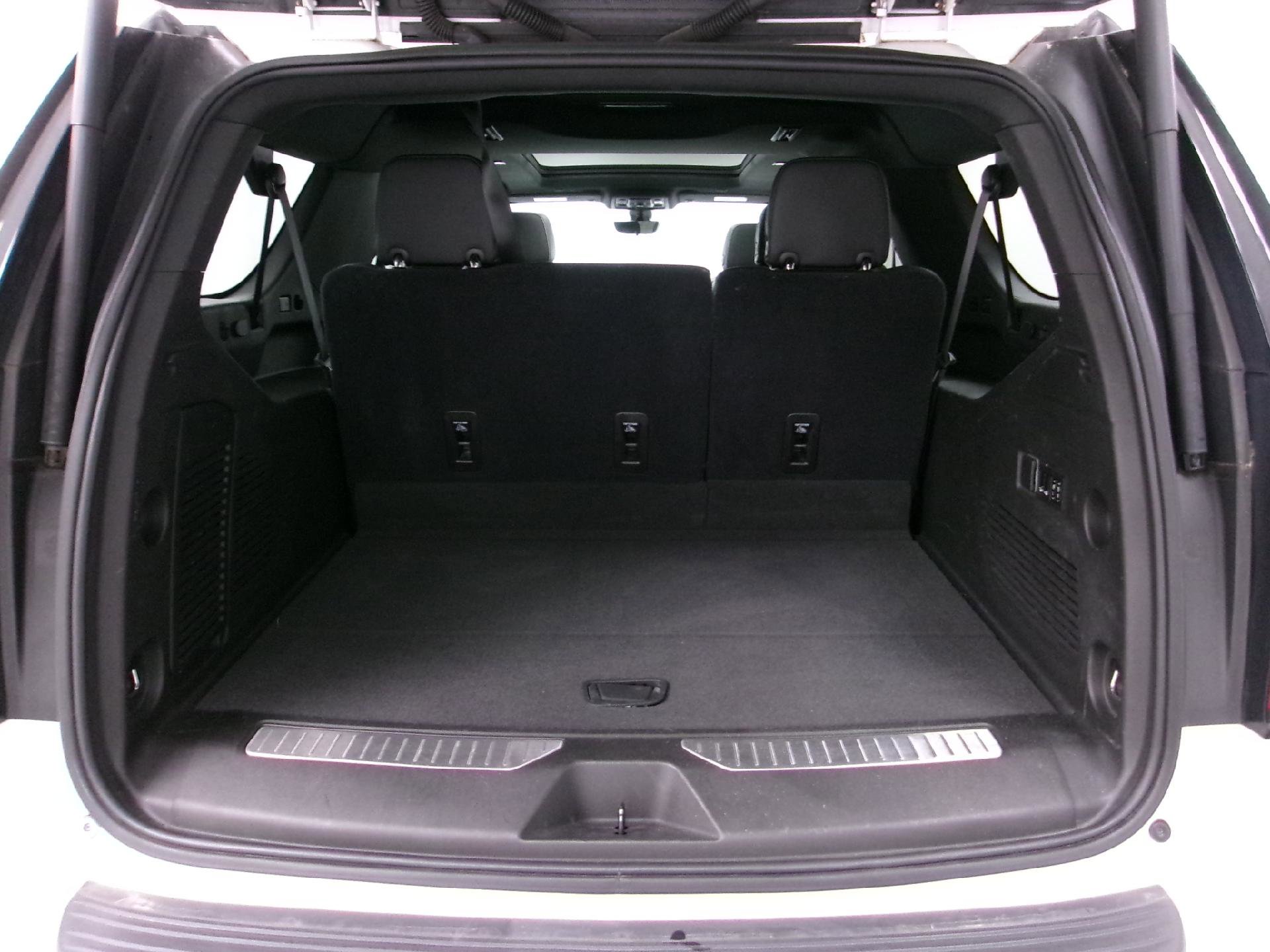 Used 2021 Chevrolet Suburban Premier w/ Premium Package image 14