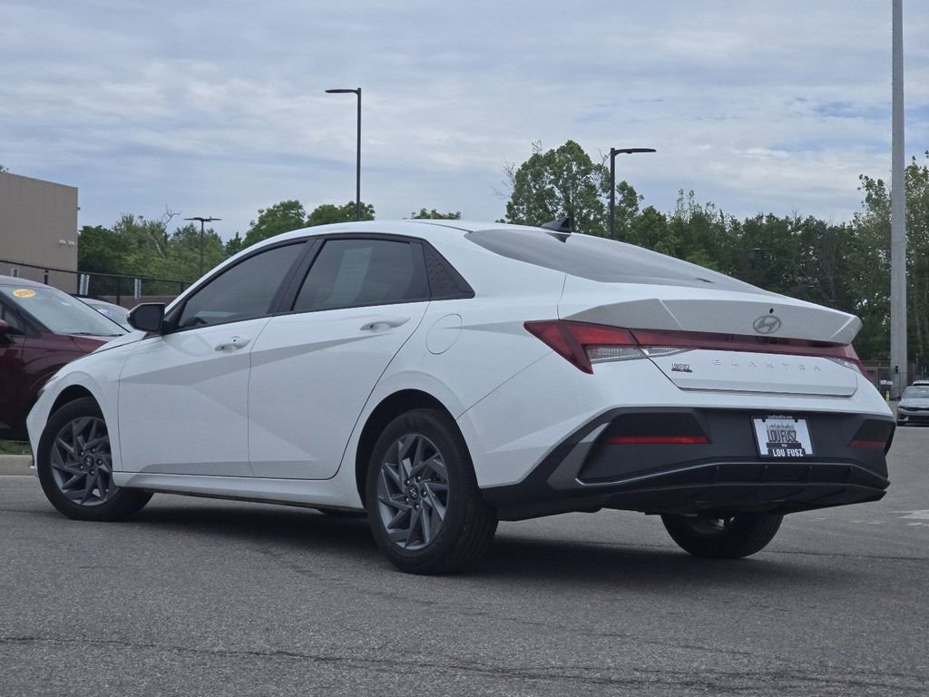 Used 2024 Hyundai Elantra SEL FWD image 14