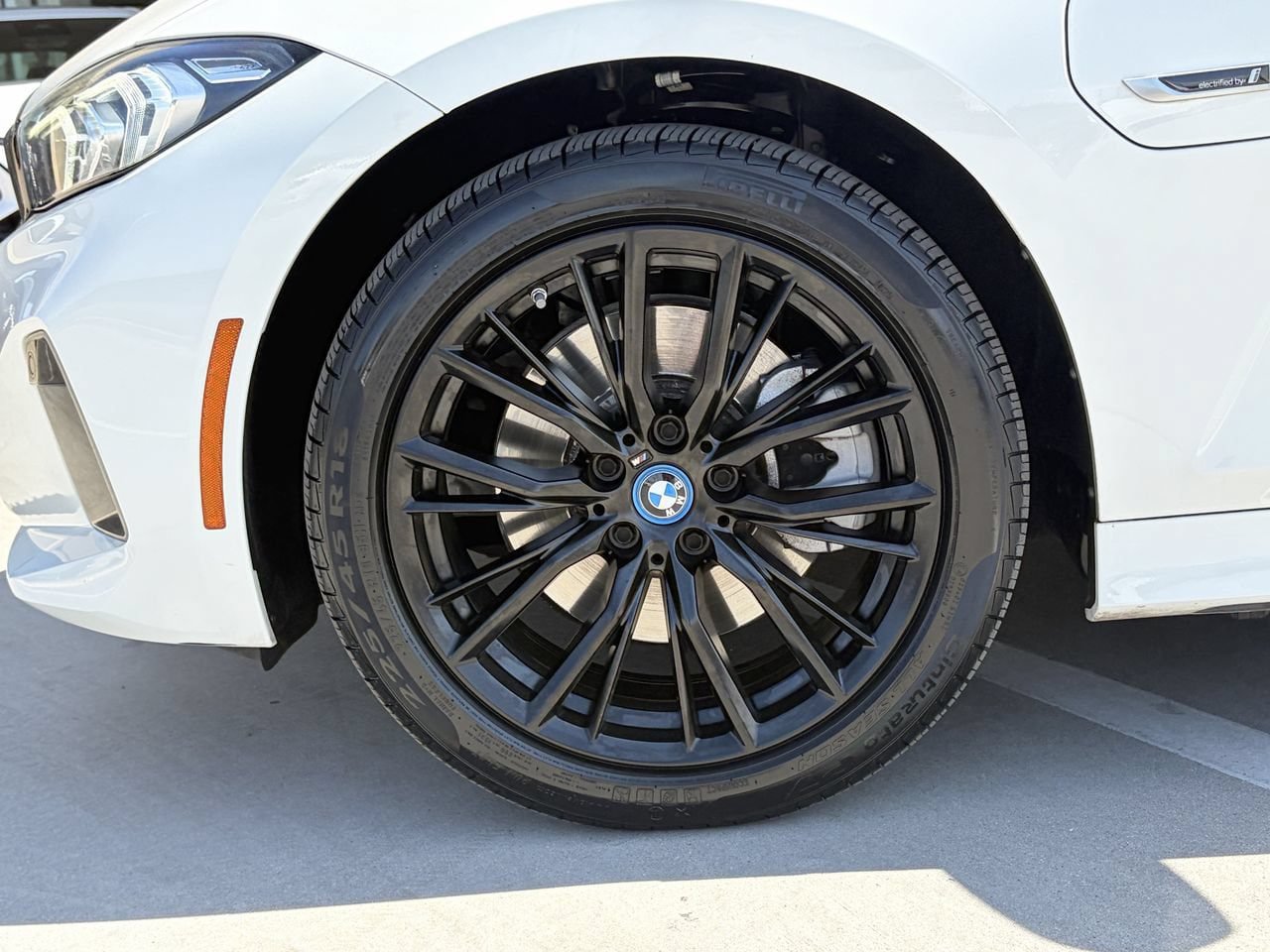 Used 2023 BMW 330e w/ Driving Assistance Package RWD image 9