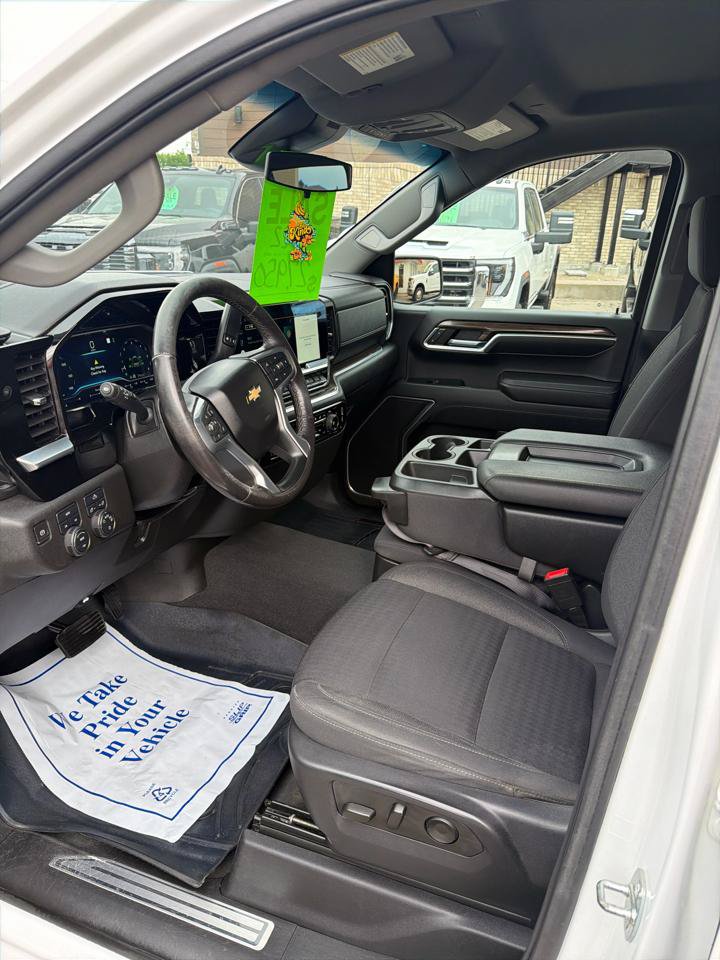 Used 2022 Chevrolet Silverado 1500 LT AWD/4WD image 7