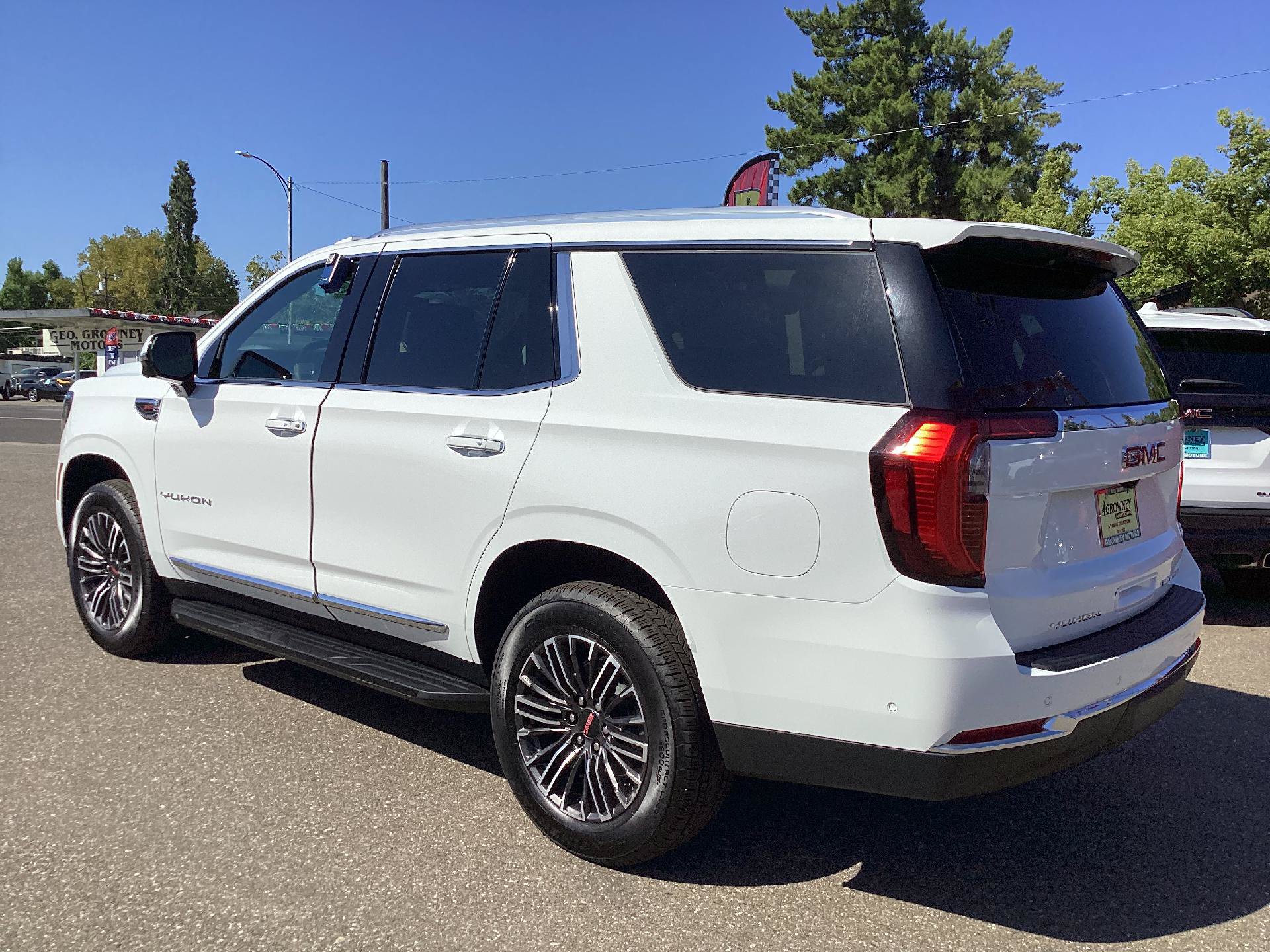 New 2026 GMC Yukon Elevation AWD/4WD image 3