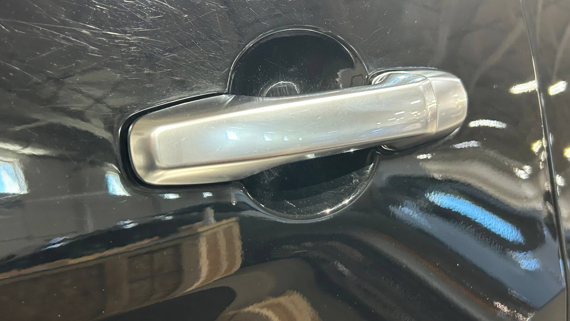 Used 2017 Ford Explorer Platinum AWD/4WD image 24