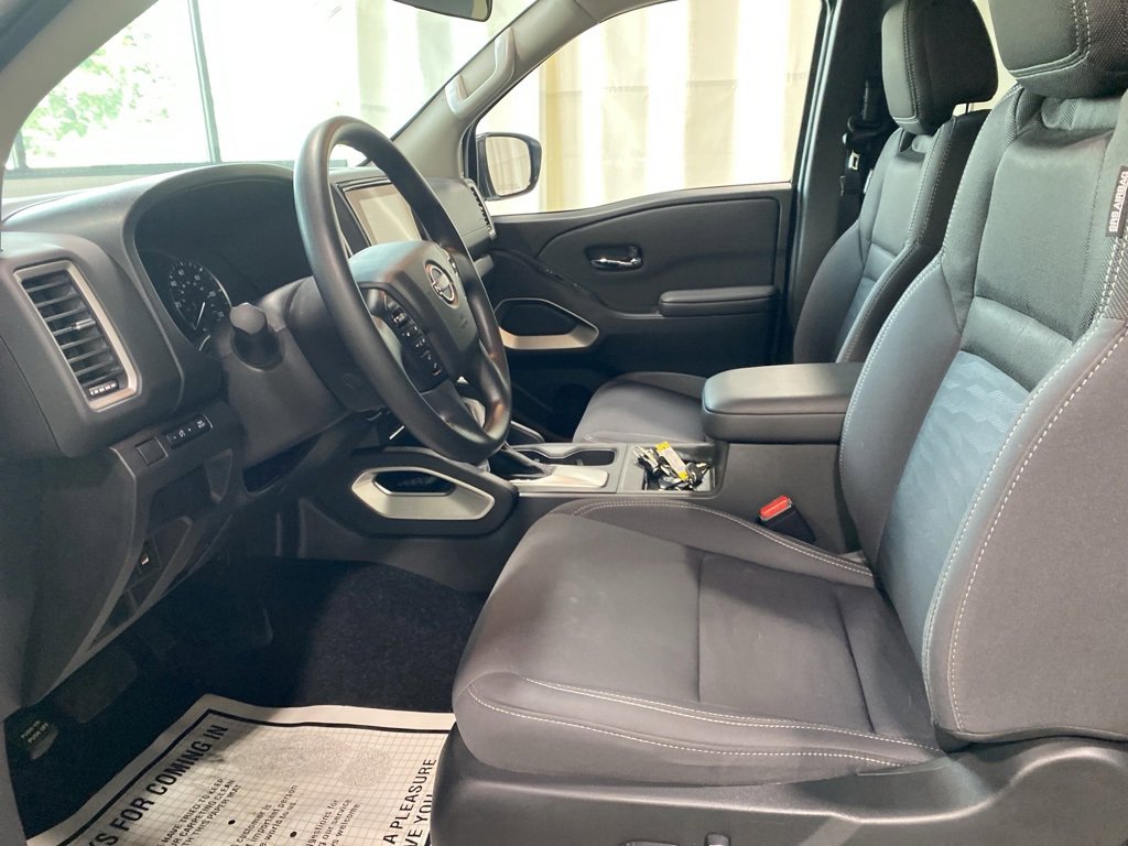 Used 2024 Nissan Frontier SV image 5