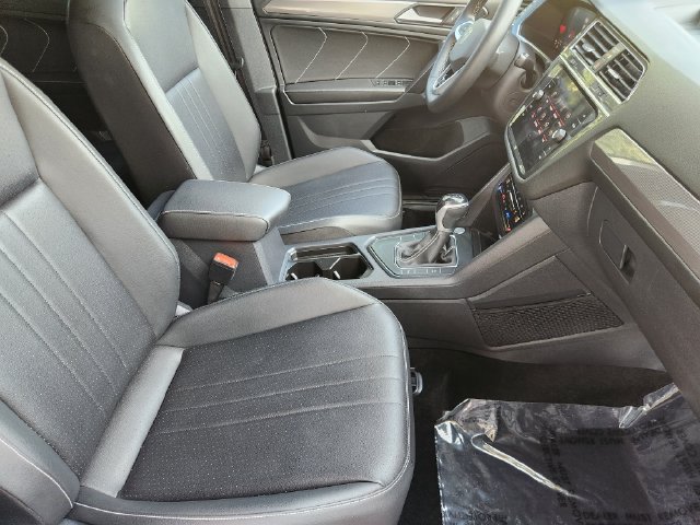 Used 2023 Volkswagen Tiguan SE R-Line FWD image 20