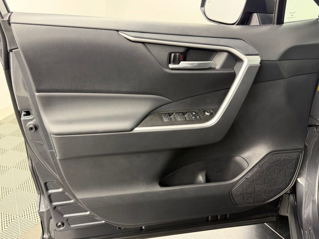 Used 2025 Toyota RAV4 XLE w/ Convenience Package FWD image 20