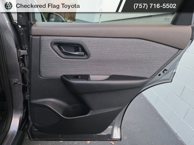 Used 2023 Nissan Rogue S image 44