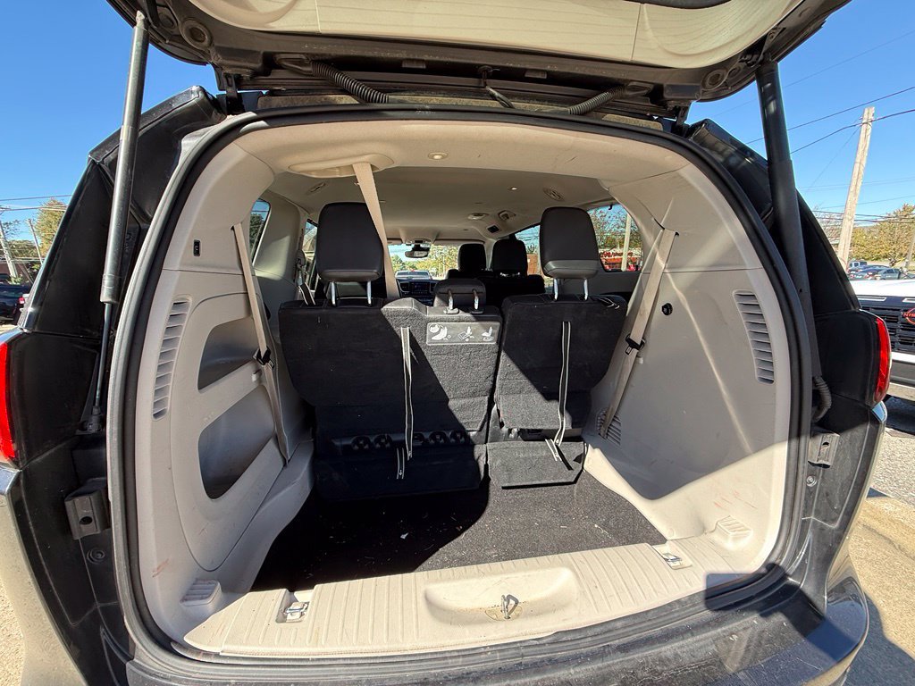 Used 2017 Chrysler Pacifica Touring-L Plus w/ Advanced Safetytec Group FWD image 27