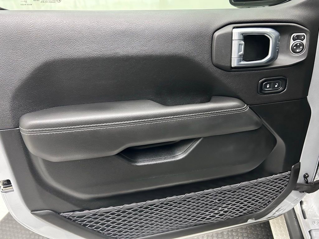 Used 2023 Jeep Wrangler Unlimited Sahara w/ Cold Weather Group image 10