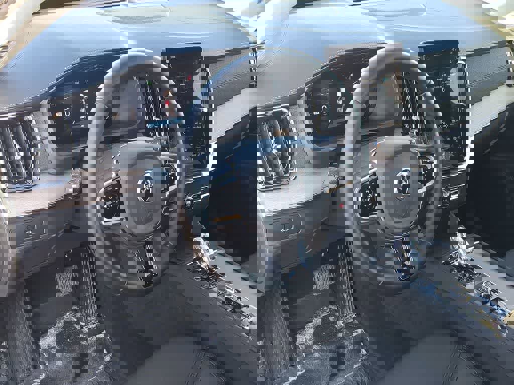 Certified 2026 Volvo XC90 B6 Plus w/ Protection Package Premier image 2