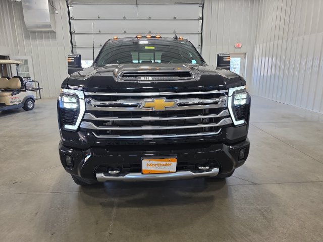 Used 2026 Chevrolet Silverado 3500 High Country AWD/4WD image 3