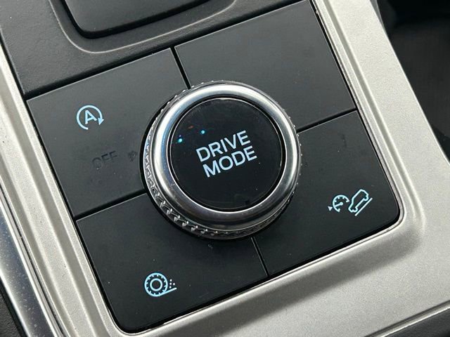 Used 2023 Ford Explorer XLT w/ Equipment Group 202A image 8