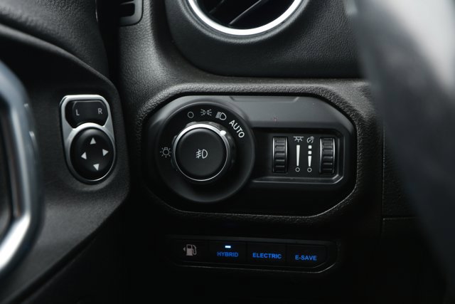 Used 2021 Jeep Wrangler Unlimited Sahara w/ Cold Weather Group image 15