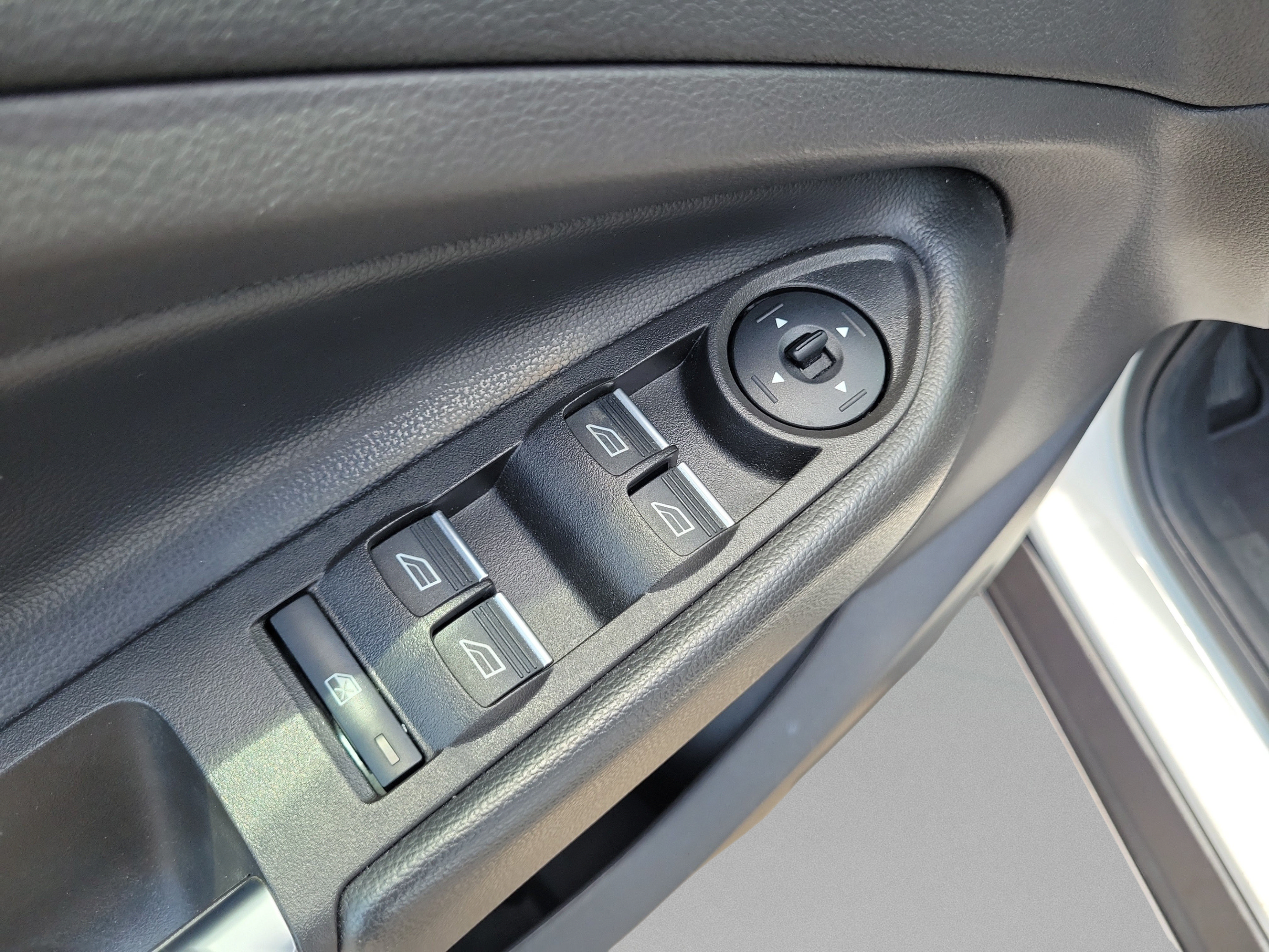Used 2019 Ford Escape SE FWD image 22