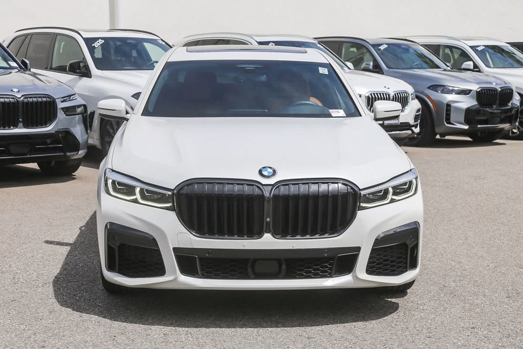 Certified 2022 BMW 750i xDrive w/ Autobahn Package image 2