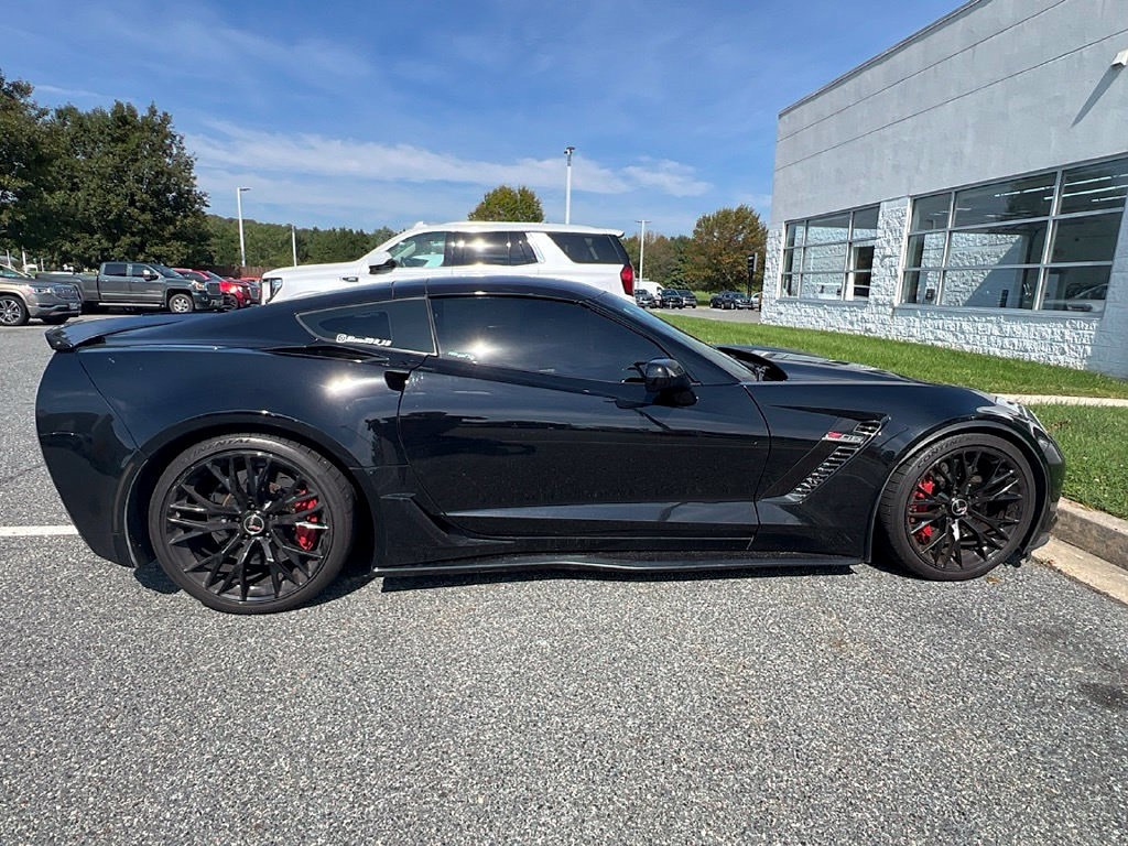 Used 2015 Chevrolet Corvette Z06 w/ 3LZ Preferred Equipment Group RWD image 9
