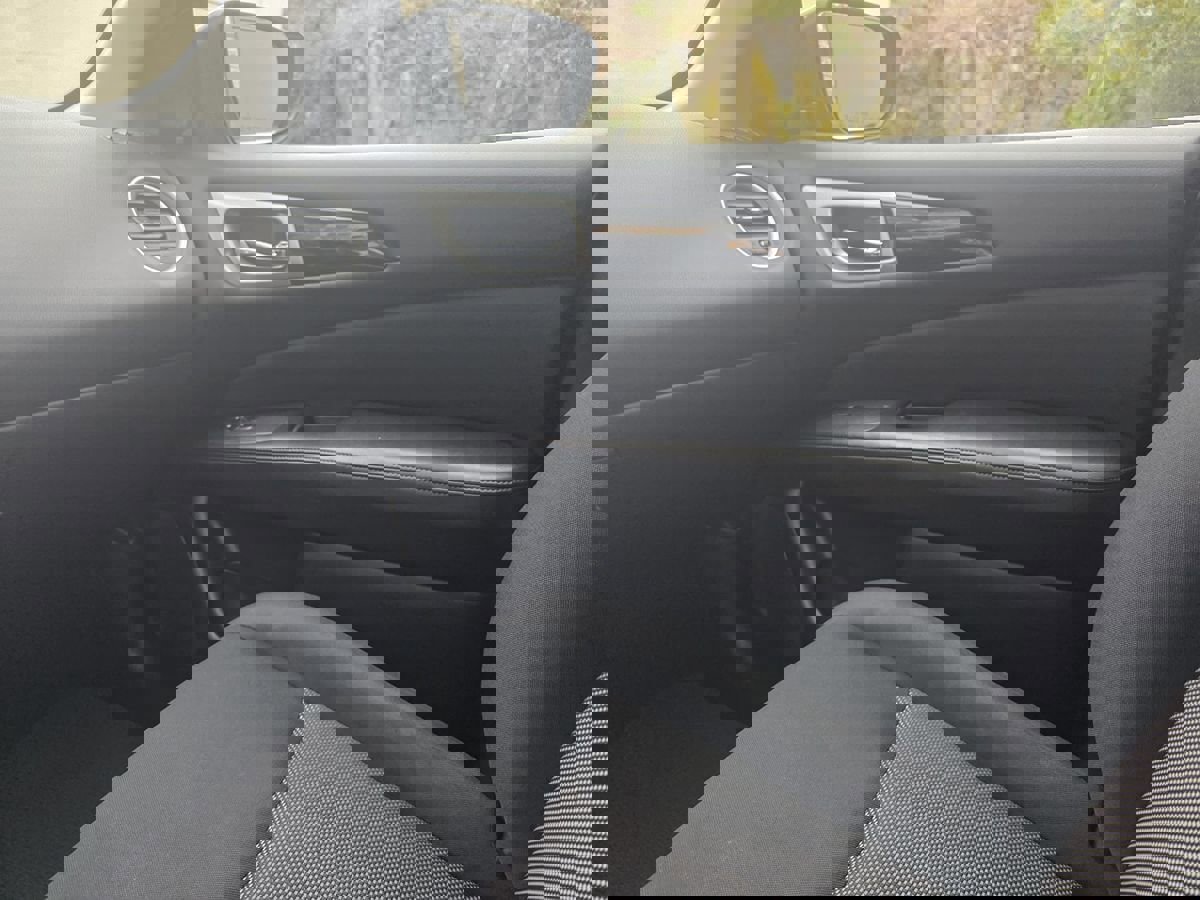 Used 2019 Nissan Pathfinder SV image 32