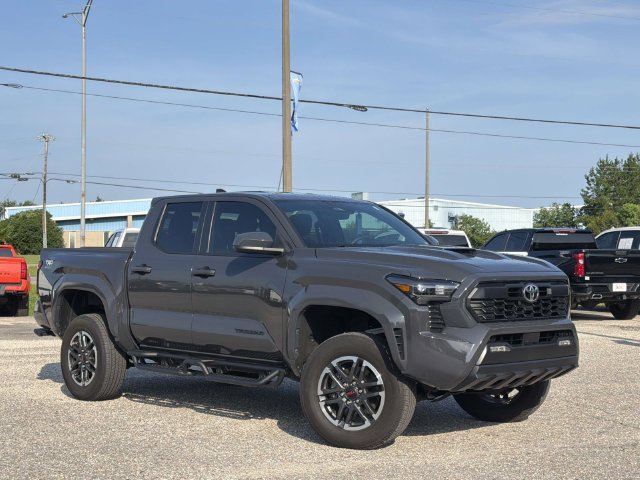 Used 2025 Toyota Tacoma TRD Sport AWD/4WD image 2
