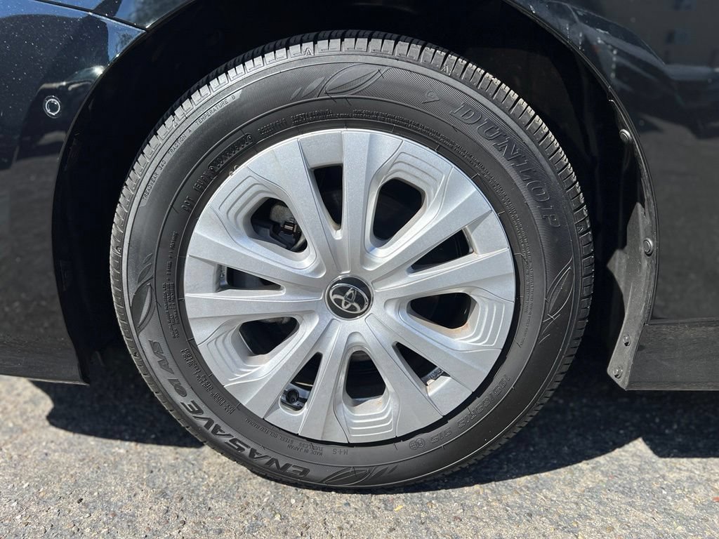 Certified 2022 Toyota Prius LE FWD image 9