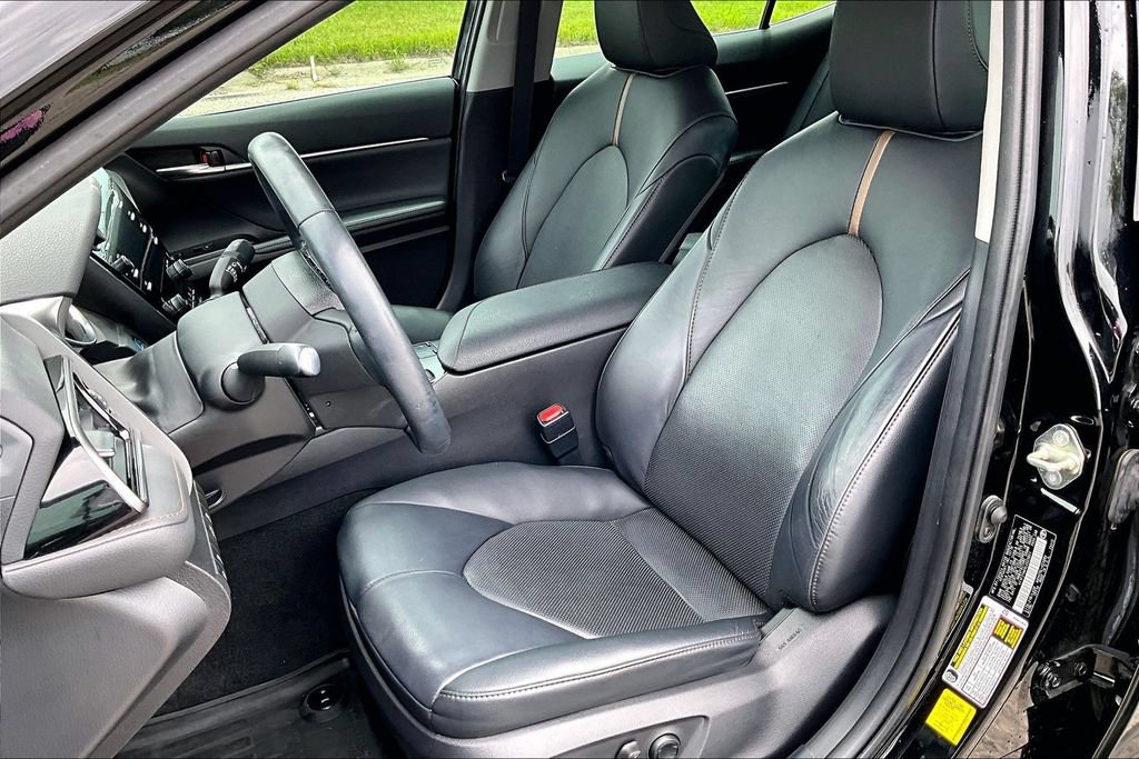Used 2020 Toyota Camry XLE w/ Sunroof Package FWD image 24