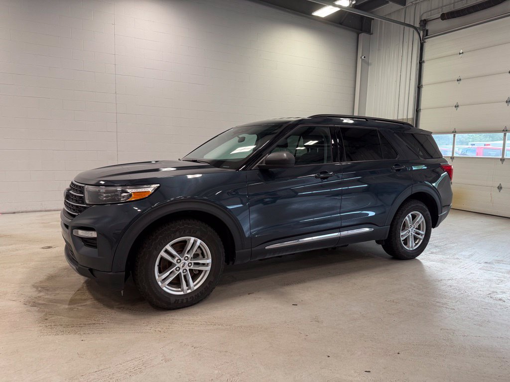 Used 2023 Ford Explorer XLT w/ Equipment Group 202A AWD/4WD image 3