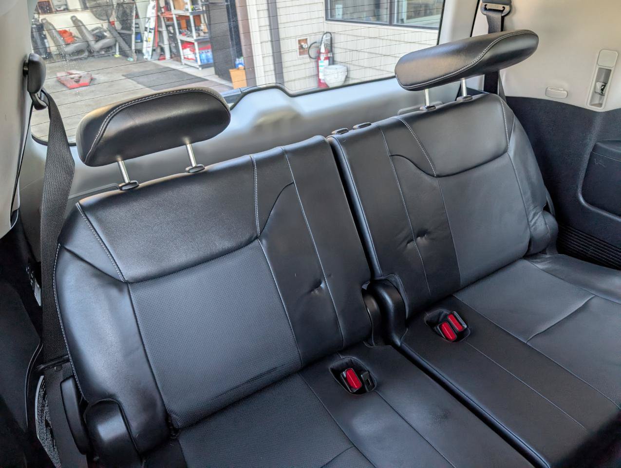 Used 2013 Lexus LX 570 4WD w/ Luxury Pkg w/Pre-crash image 23
