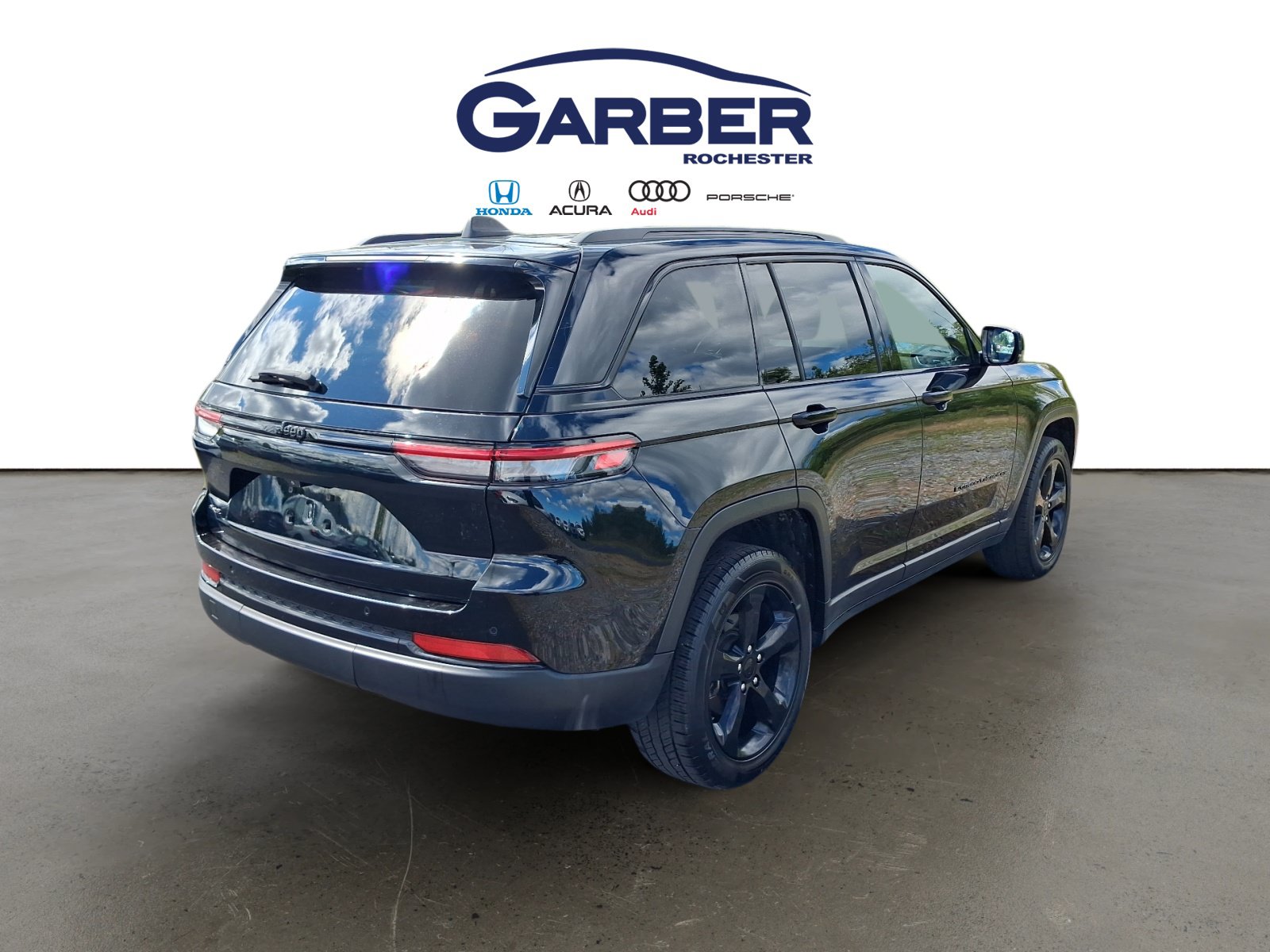 Used 2023 Jeep Grand Cherokee Altitude AWD/4WD image 10