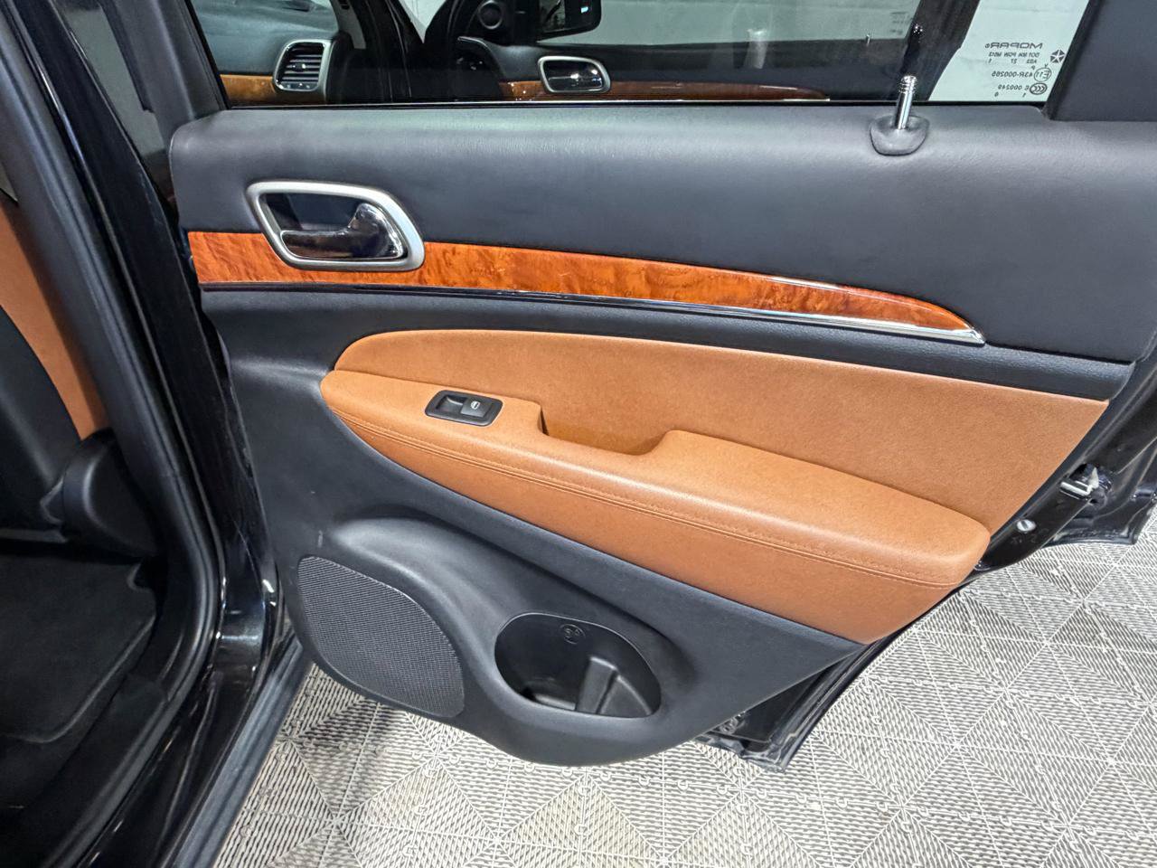 Used 2012 Jeep Grand Cherokee Overland AWD/4WD image 13